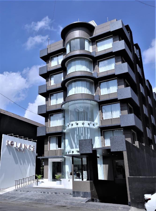 De Glance Hotel Surat Dış mekan fotoğraf