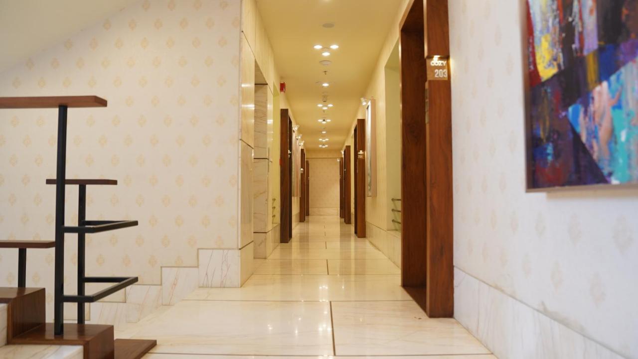 De Glance Hotel Surat Dış mekan fotoğraf